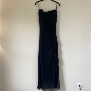 Black sleeveless dress